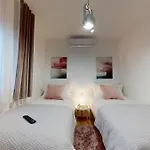 Апартаменты Olive Tree With Jacuzzi *