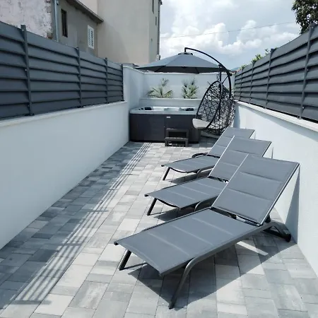 Apartment Olive Tree With Jacuzzi Kastela
