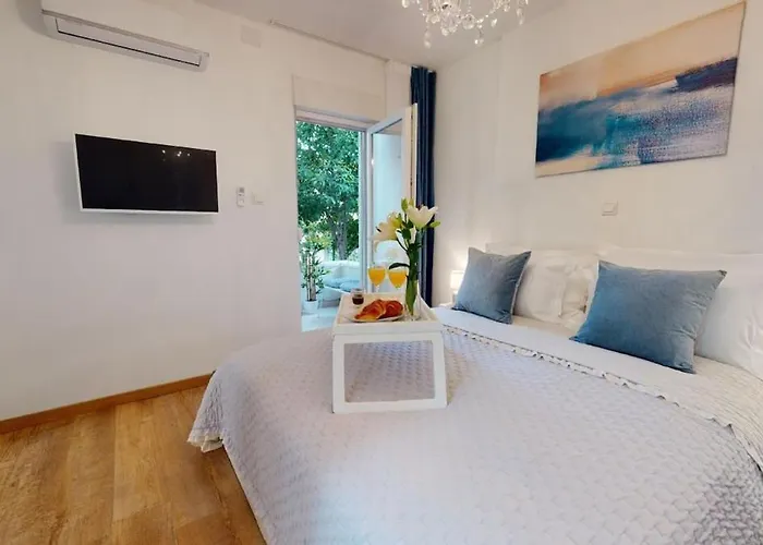 Olive Tree With Jacuzzi Apartment Kastela